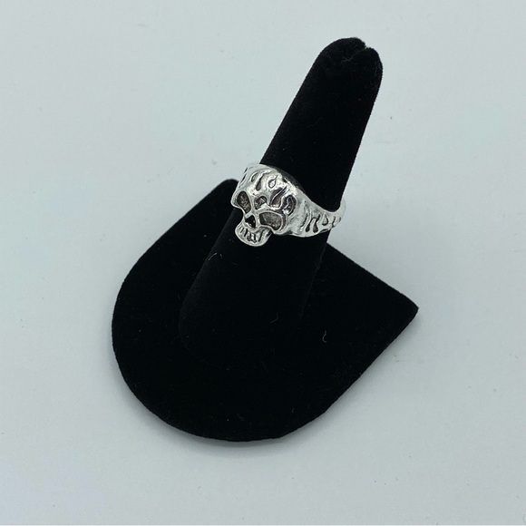 Silver Gray Big Skull Flame Ring - Picture 2 of 6